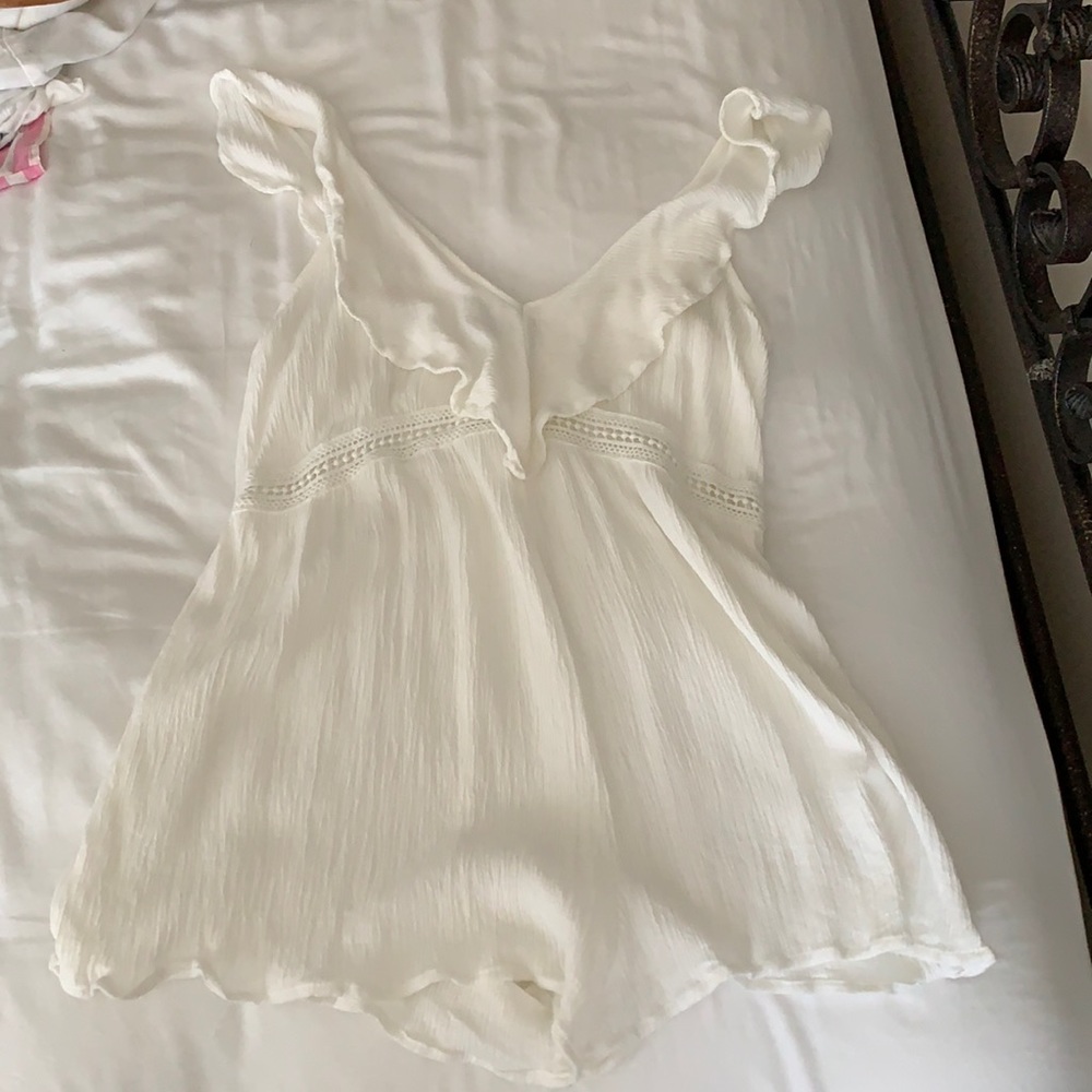 Kendall & Kylie white jumper